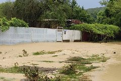 В российском регионе из-за ливней обрушился пролет моста