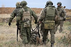 Российские солдаты показали найденный на останках бойца ВСУ под Курском документ