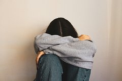 Врач объяснила отсутствие у некоторых людей способности плакать