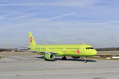 Самолет с десятками пассажиров совершил аварийную посадку в российском регионе