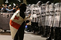 Стало известно число пострадавших во время беспорядков в Грузии полицейских