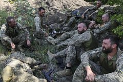 Украинские солдаты попросили взять их в плен